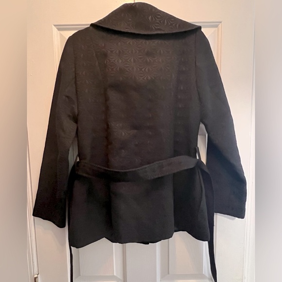 Cynthia Rowley 3 button 2 pocket jacket with stitching detail. Wrap belt. - Picture 2 of 6